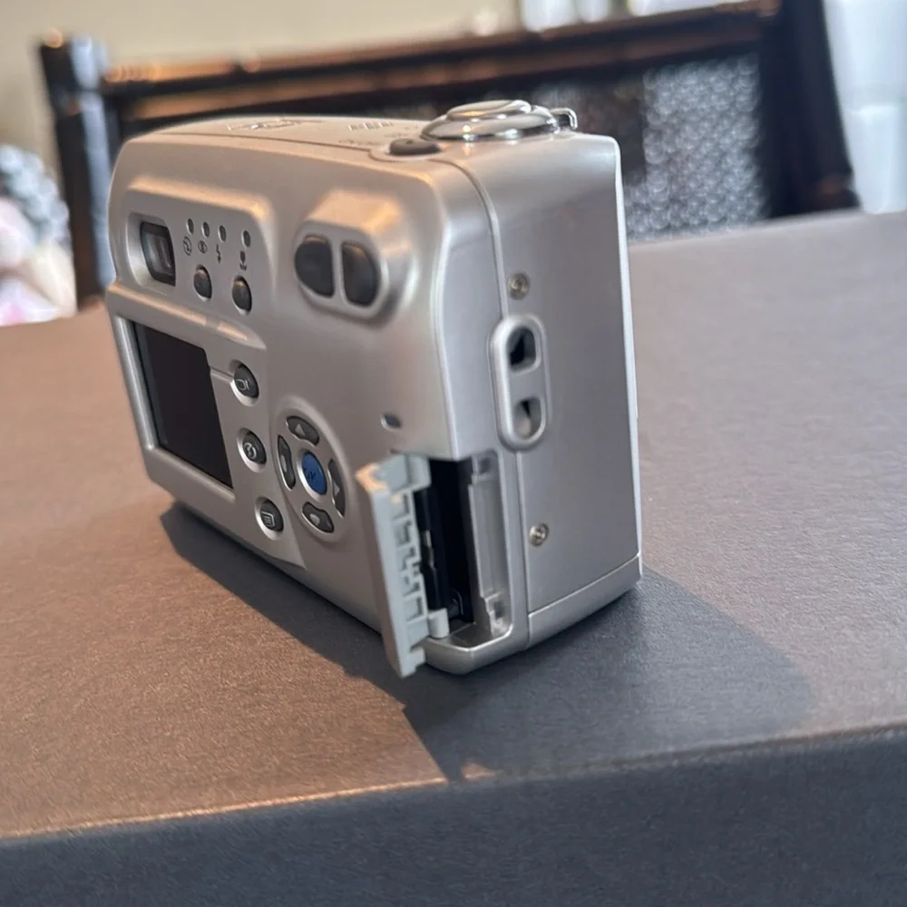 HP Silver Digital Camera Compact Point-and-Shoot